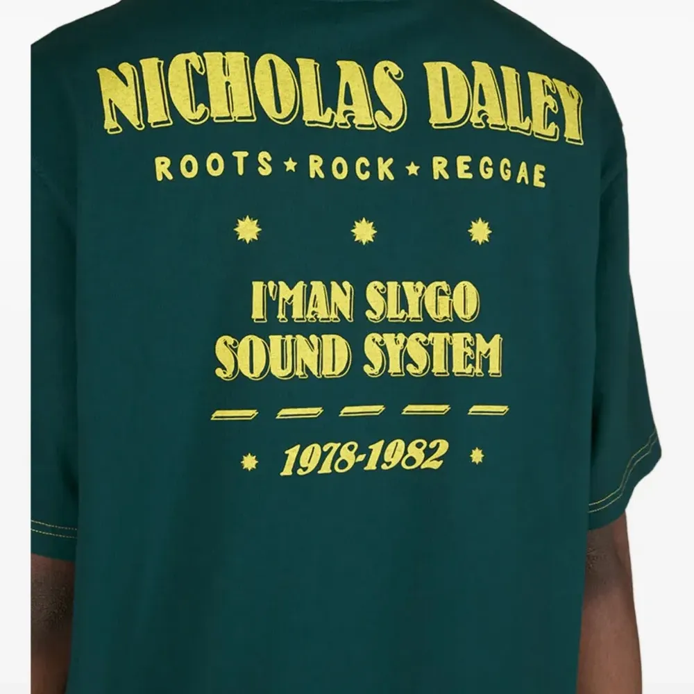 Футболка с логотипом