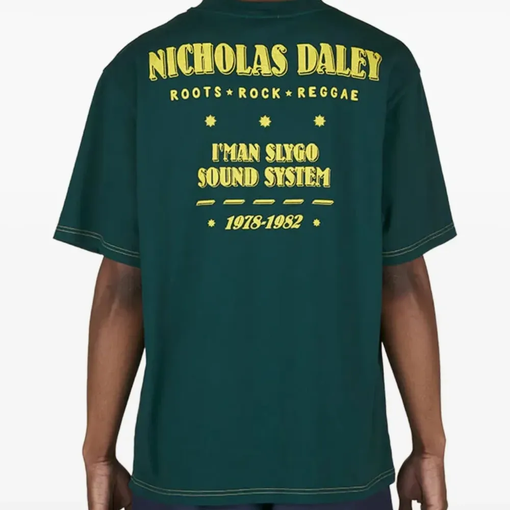 Футболка с логотипом