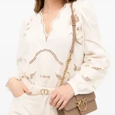 Блузка с вышивкой