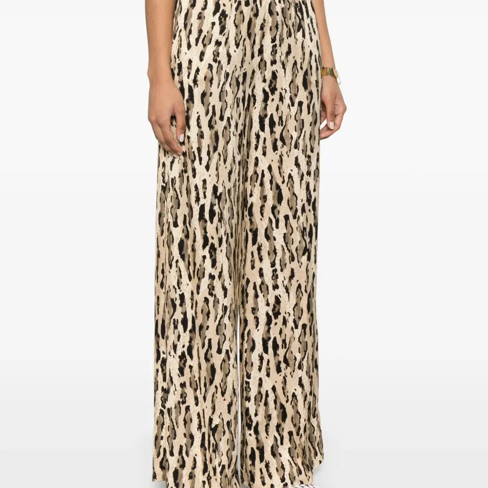 Брюки палаццо с анималистичным принтом