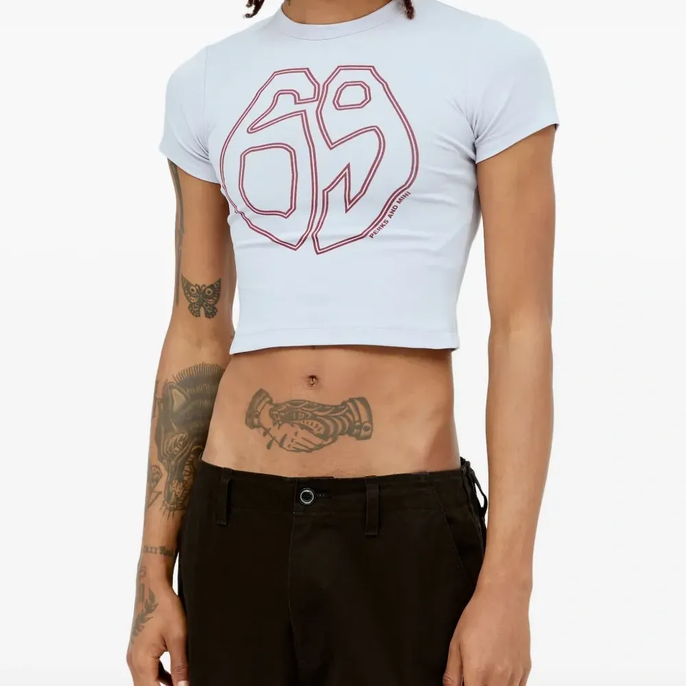 Укороченная футболка с графическим принтом