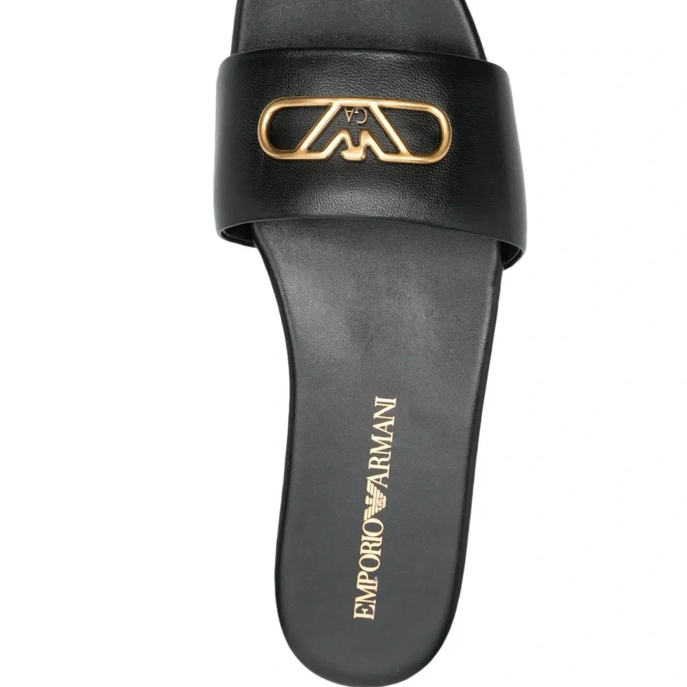 Шлепанцы с логотипом