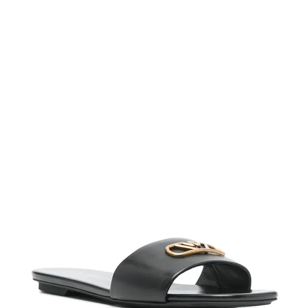 Шлепанцы с логотипом