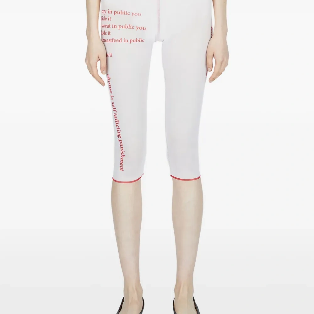 Шорты с надписью "Wet Script"