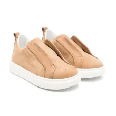 Кроссовки на шнуровке