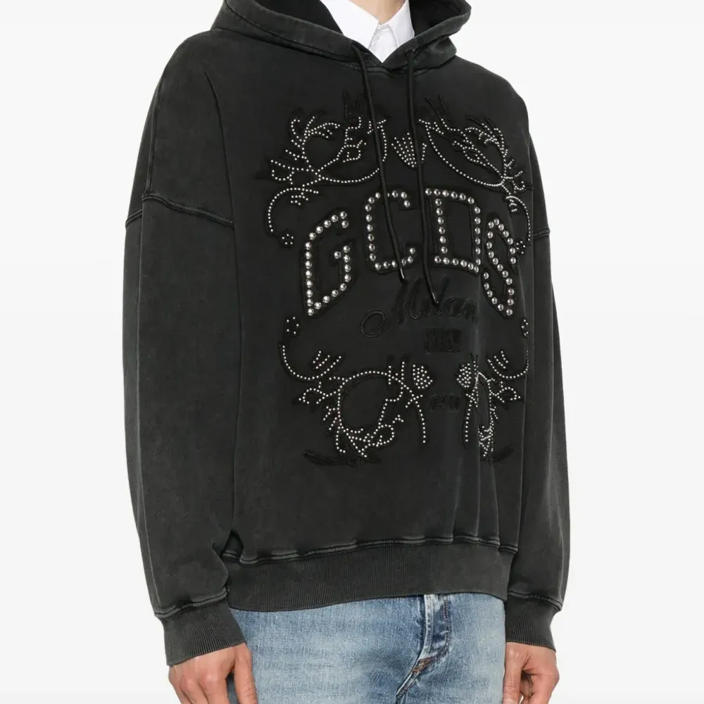 Худи с нашивкой-логотипом