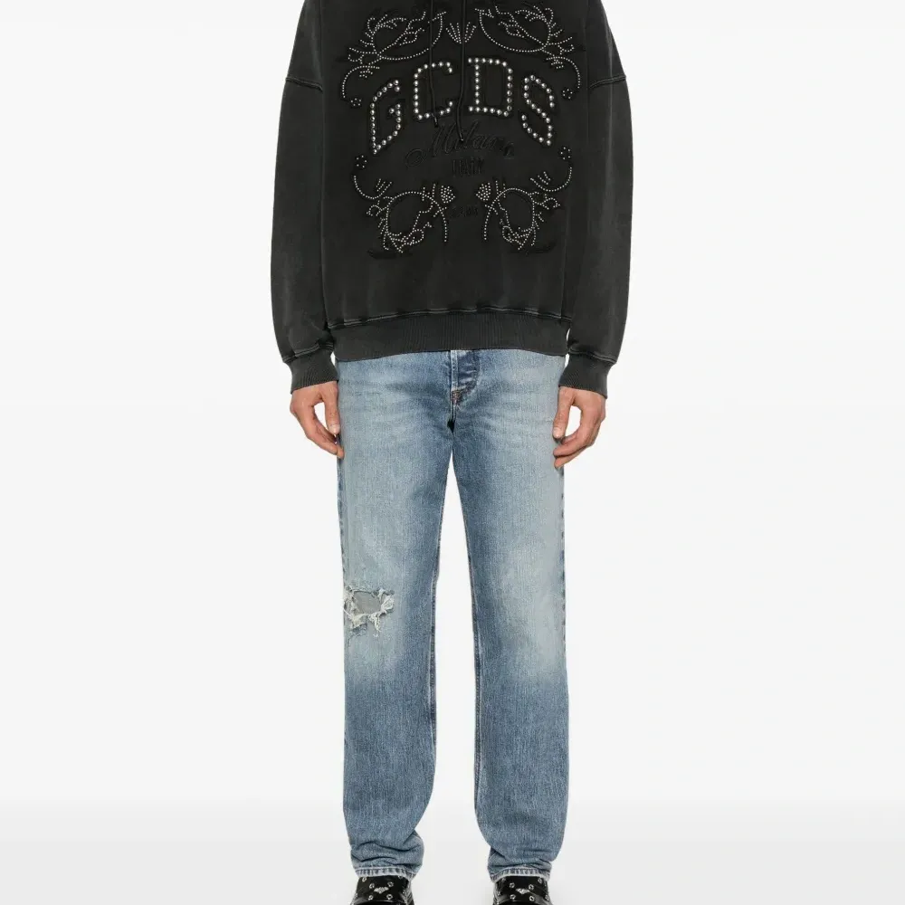 Худи с нашивкой-логотипом