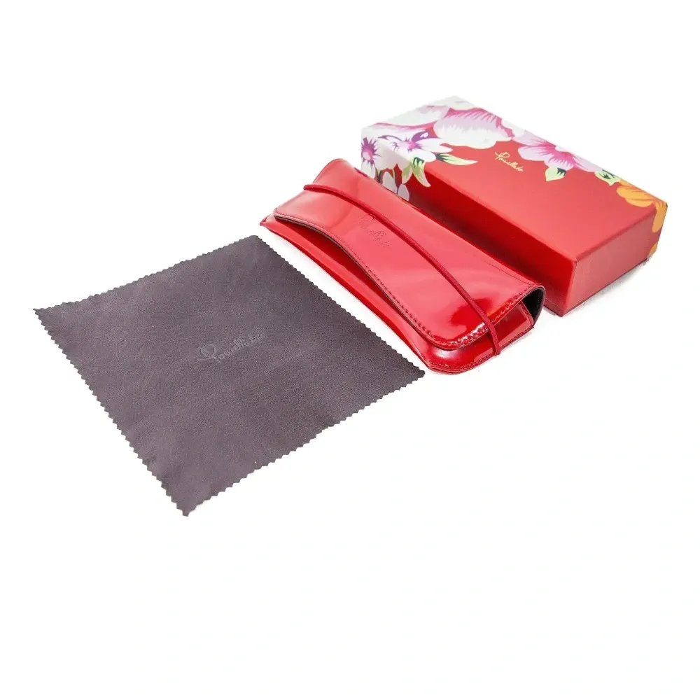 Очки в квадратной оправе