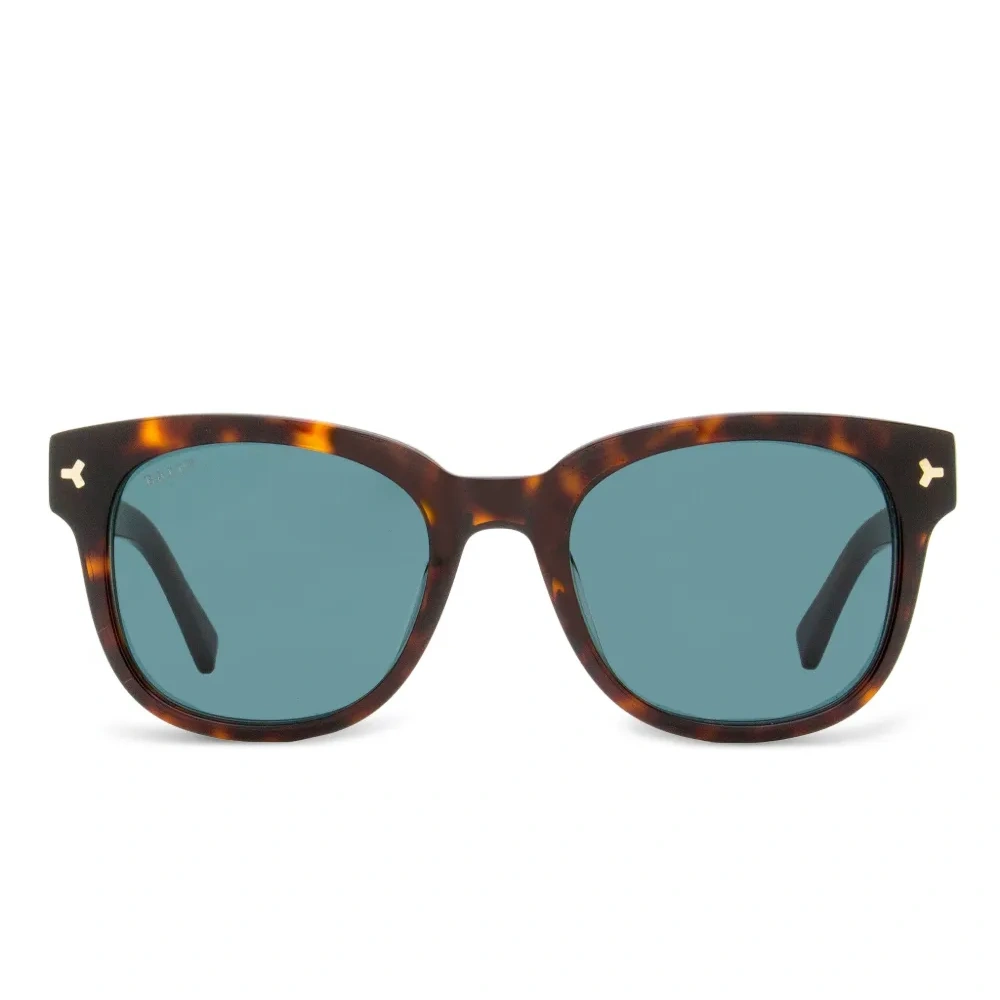 Солнцезащитные очки в квадратной оправе