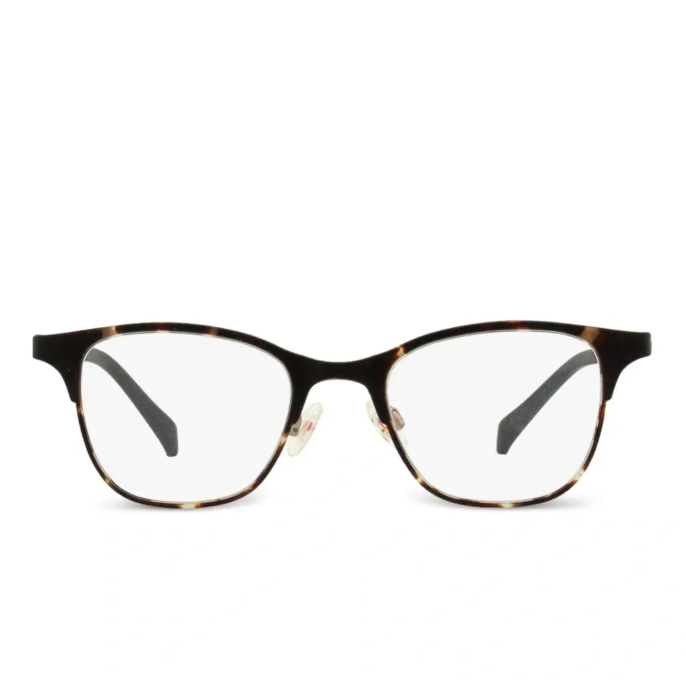 Очки в квадратной оправе