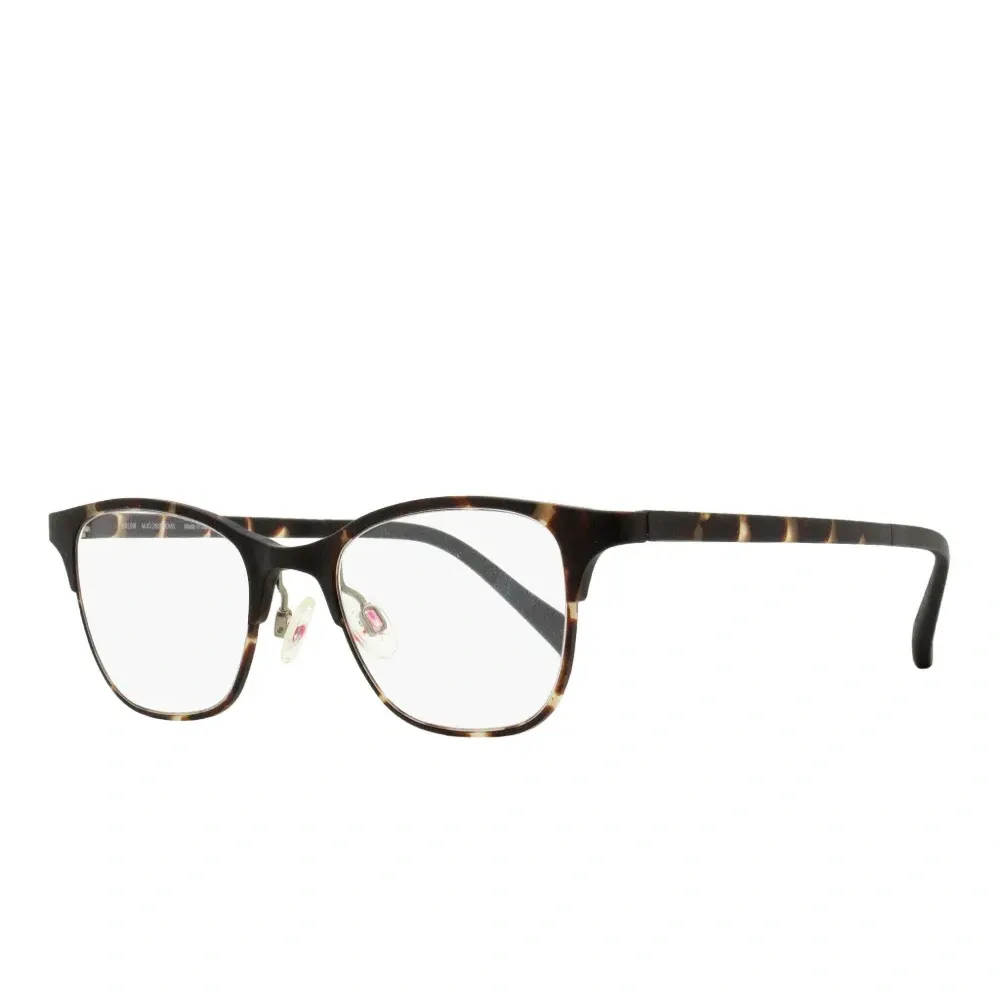 Очки в квадратной оправе