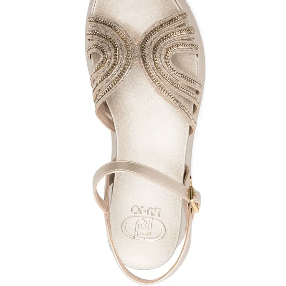 Сандалии с цепочками