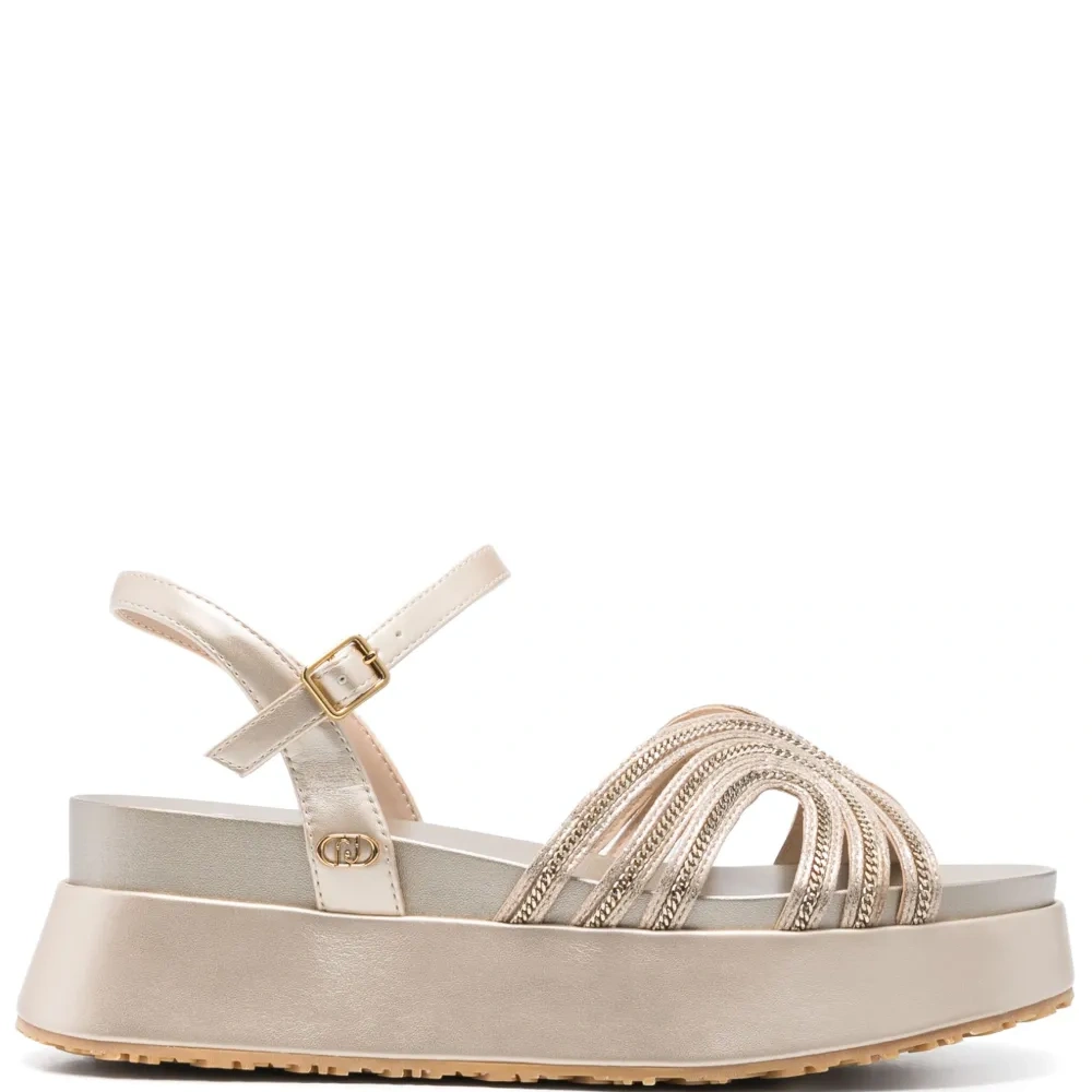 Сандалии с цепочками