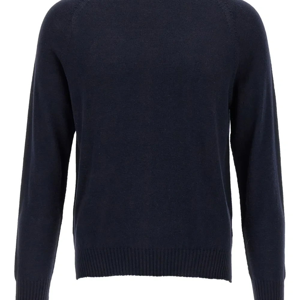 свитер с круглым вырезом