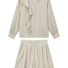 Комплект из блузки и шортов с оборками Комплект из блузки и шортов с оборками