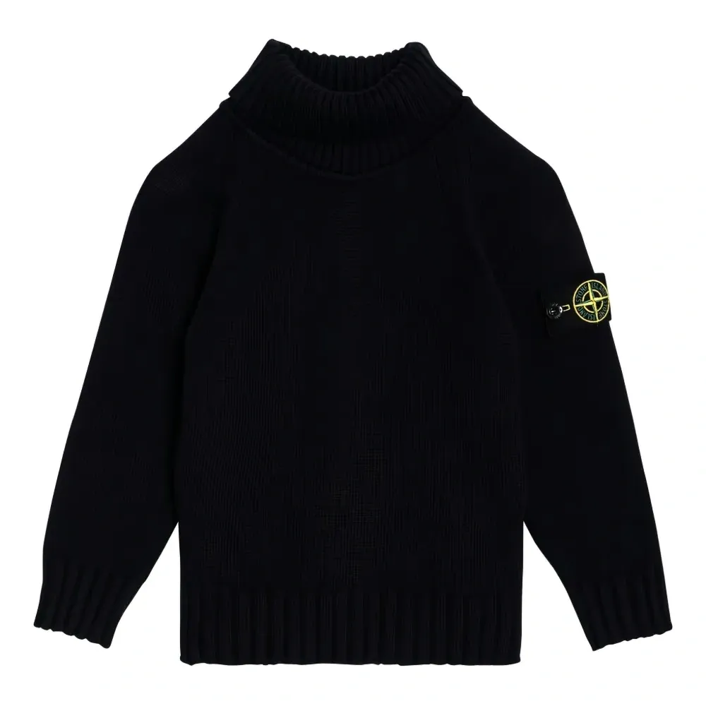 свитер с высоким воротником и накладным карманом