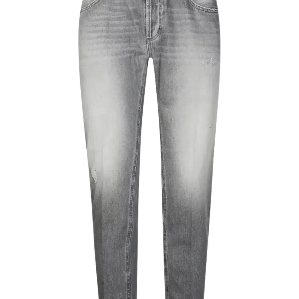 Джинсы с эффектом потертости Джинсы с эффектом потертости