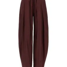 Зауженные брюки со складками