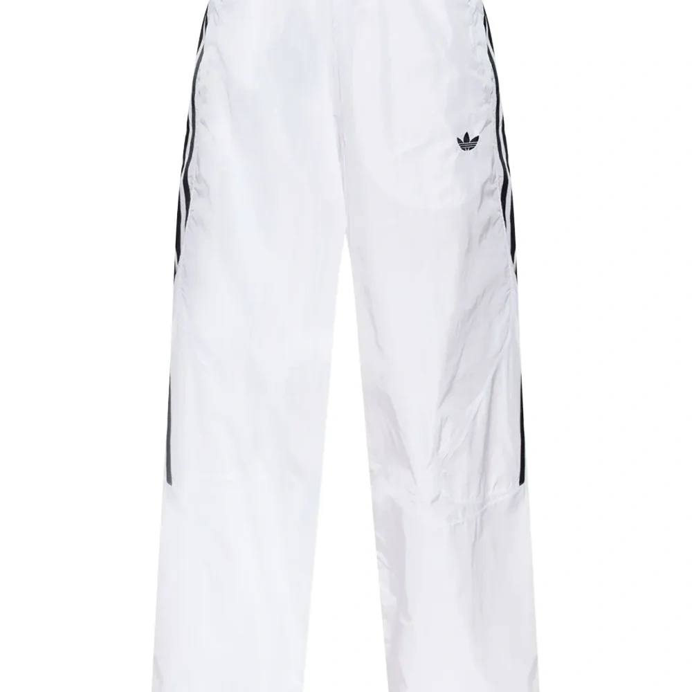 Спортивные брюки с вышитым логотипом Спортивные брюки с вышитым логотипом