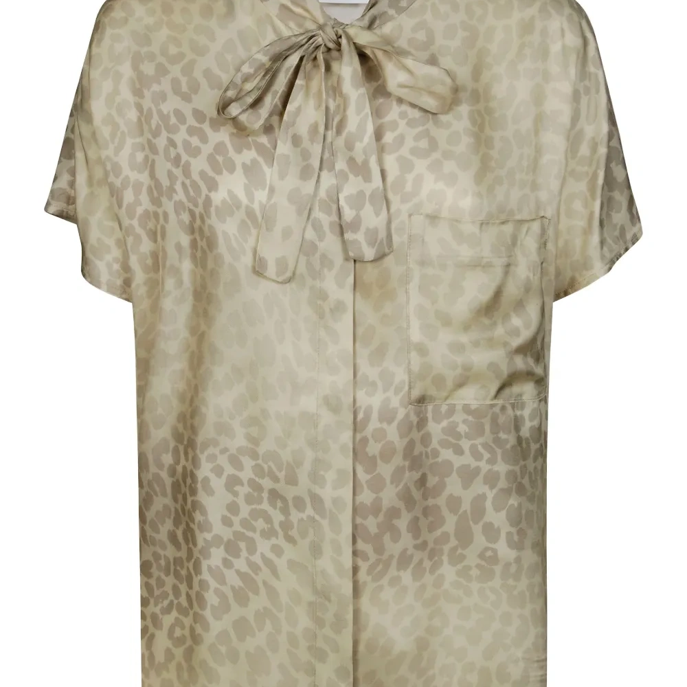 Рубашка с анималистичным принтом