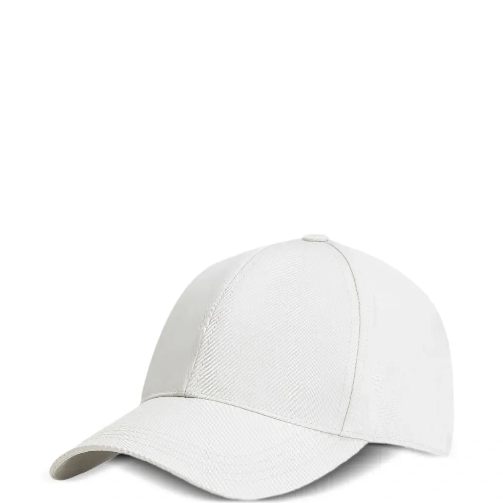 Бейсболка с закругленным козырьком