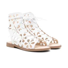 Сандалии с вырезами