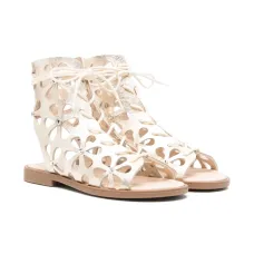 сандалии с вырезами