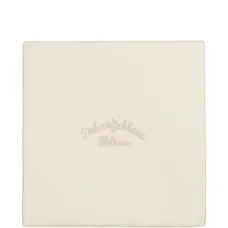 одеяло в горох с вышитым логотипом