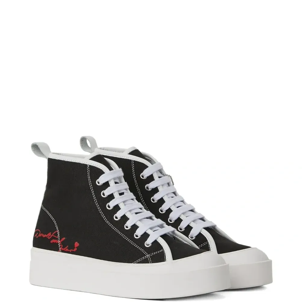 Кроссовки Maxi IV из коллаборации с Disney