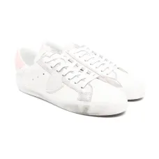 Кроссовки с нашивкой-логотипом