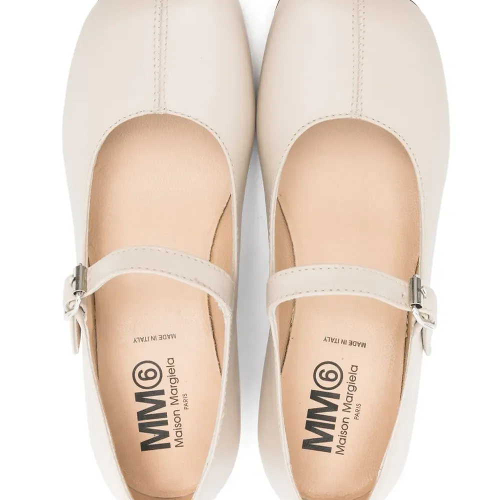 Балетки на плоской подошве