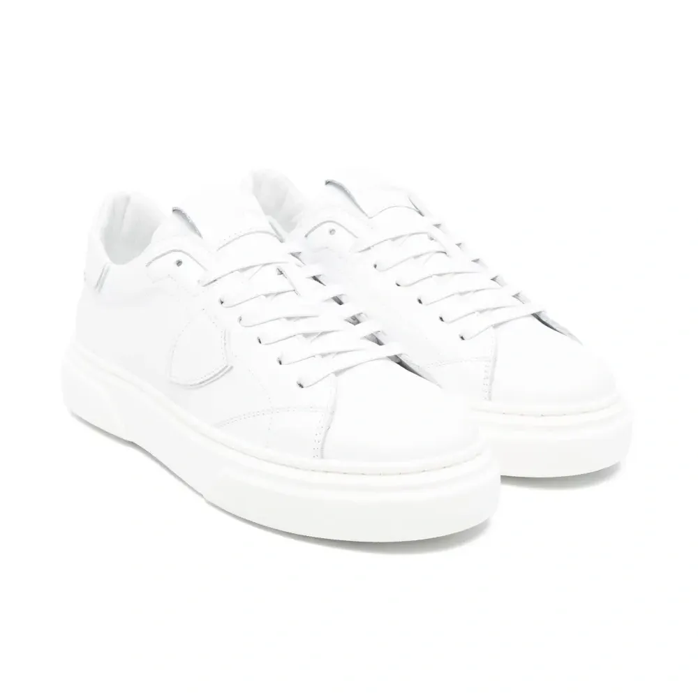 Кожаные кроссовки