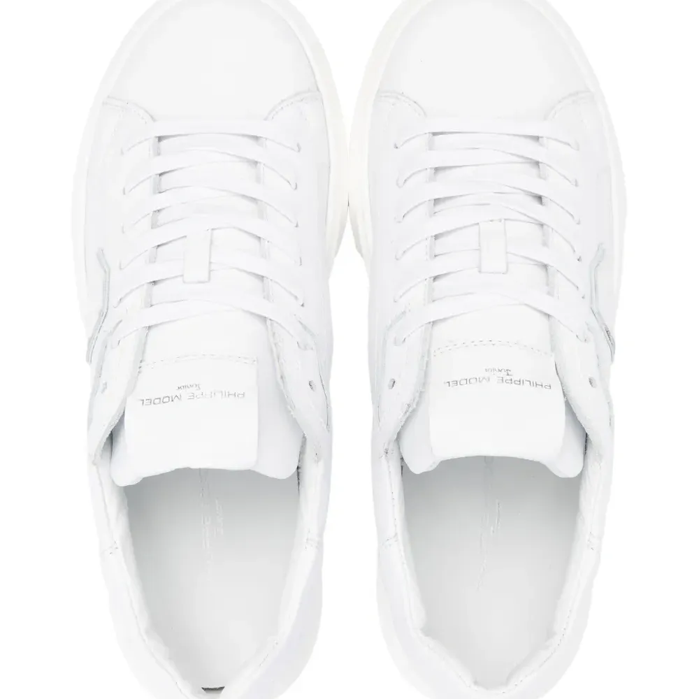 Кожаные кроссовки