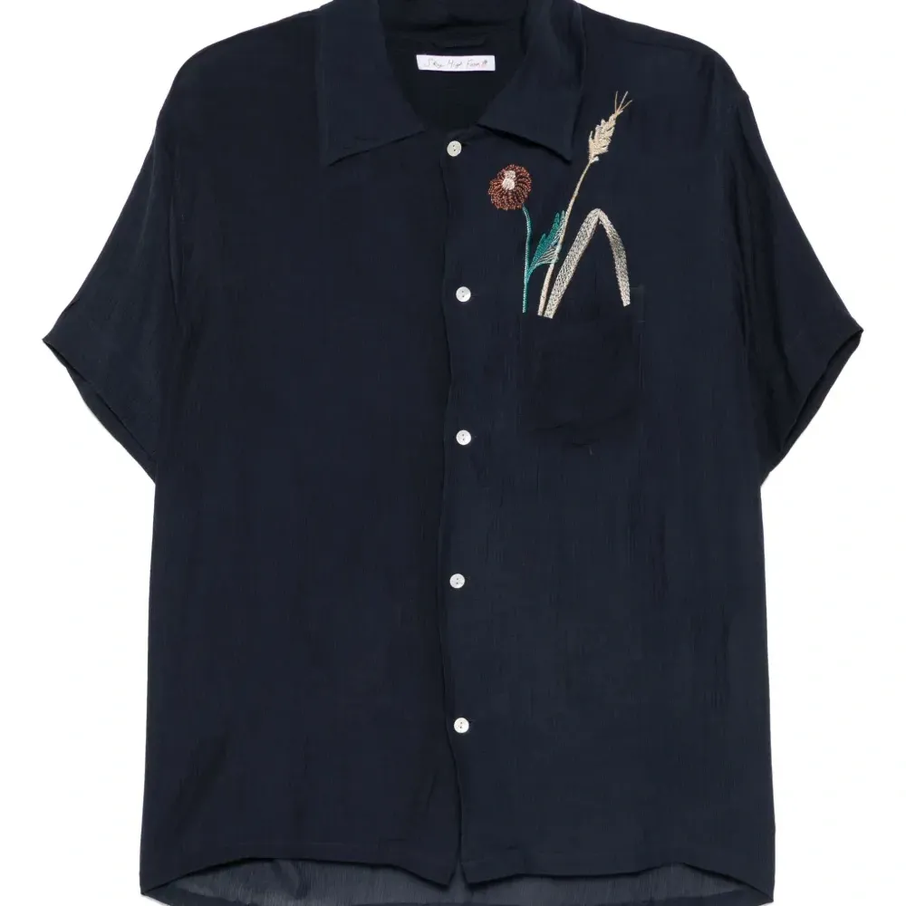 Рубашка с вышивкой