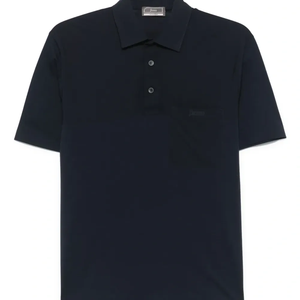 Рубашка поло с тисненым логотипом