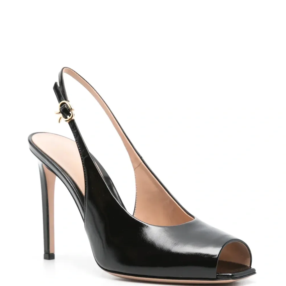 Босоножки с подвесками