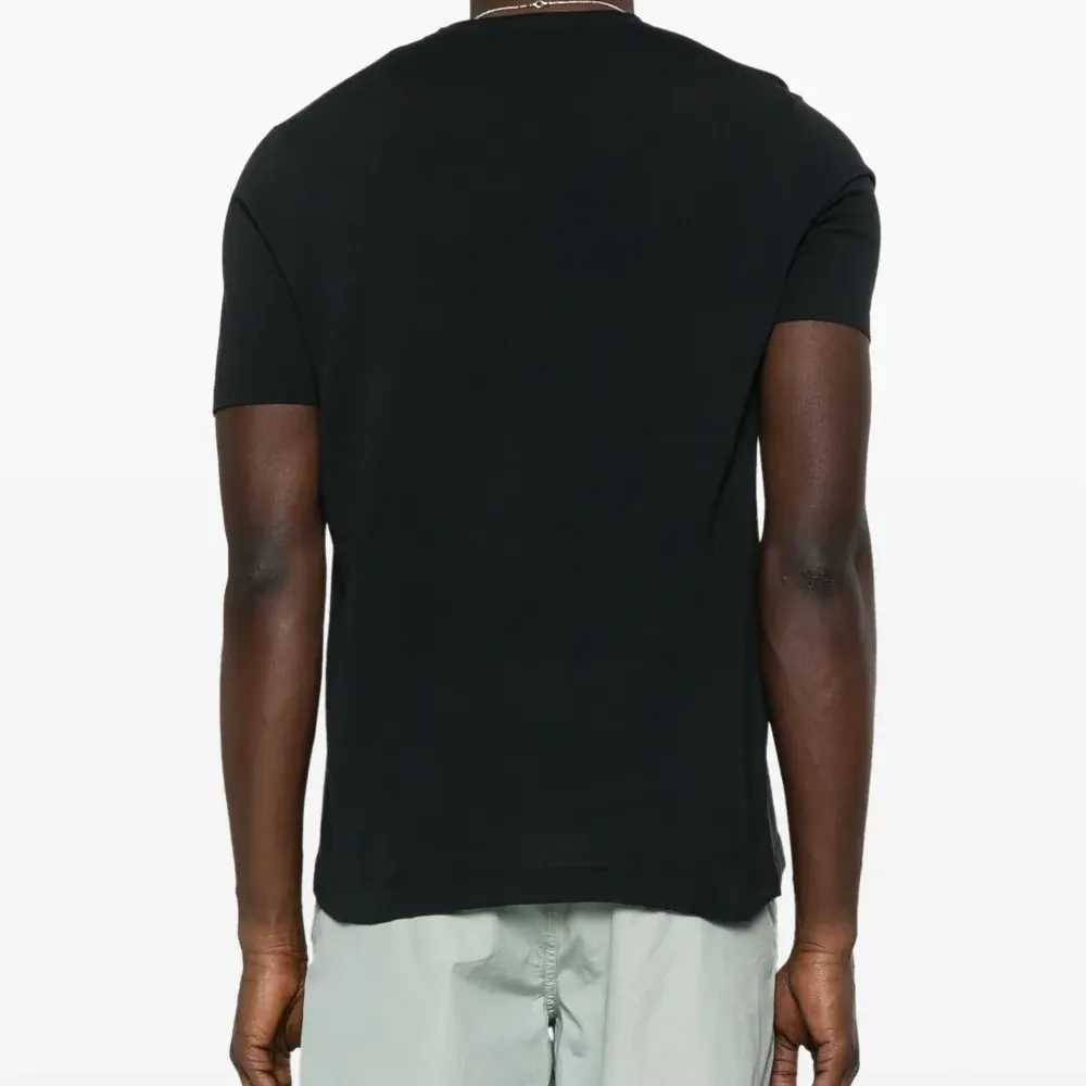 Футболка с круглым вырезом