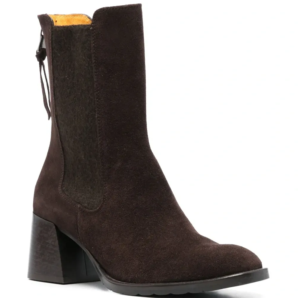 Замшевые ботильоны