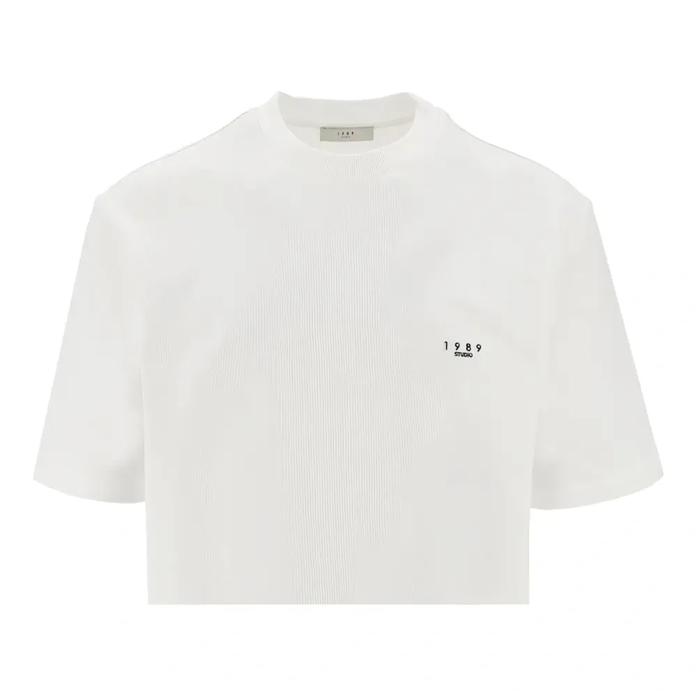 Футболка с вышитым логотипом