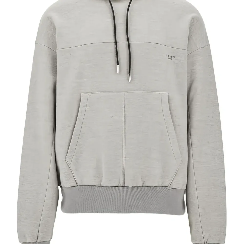 Худи с вышитым логотипом Худи с вышитым логотипом