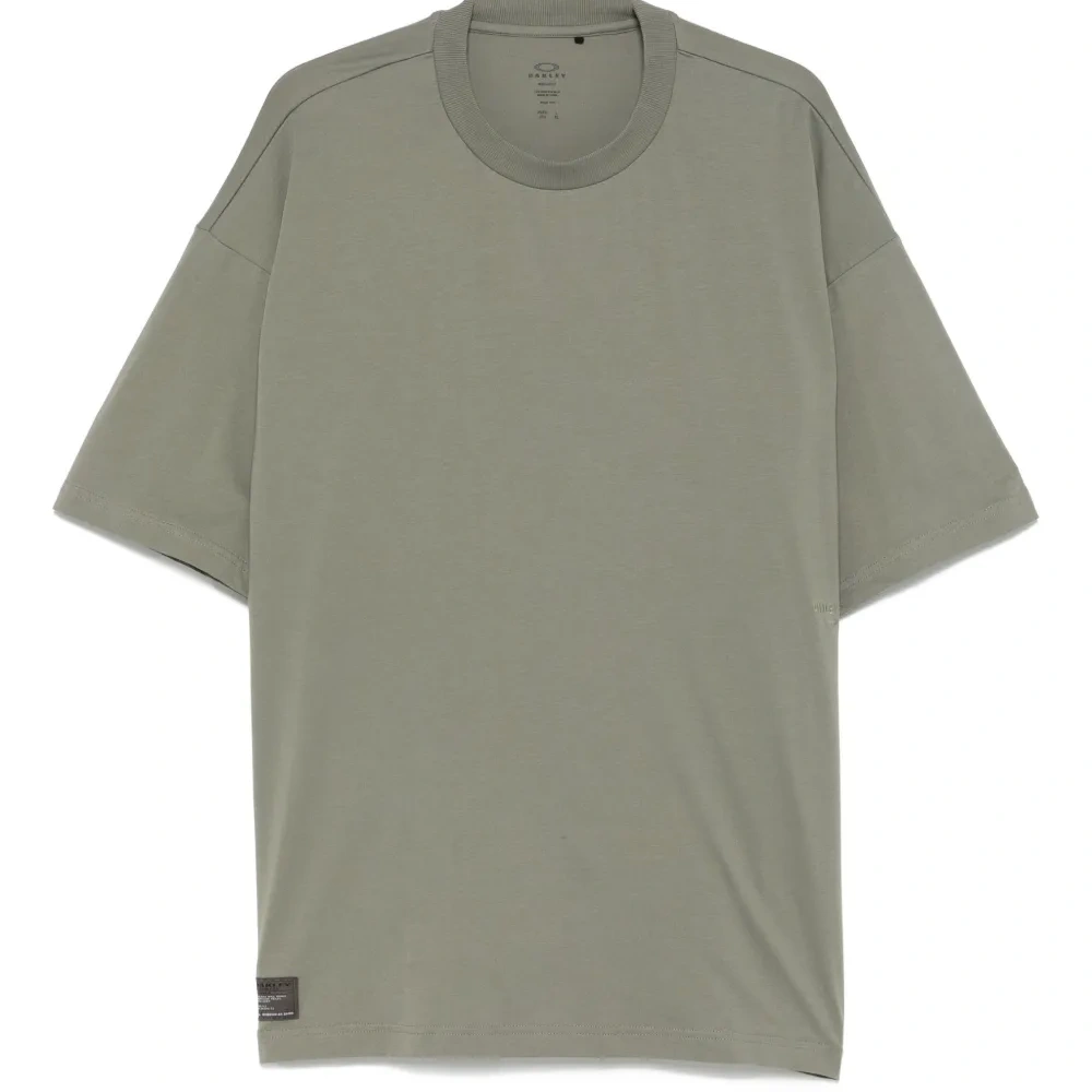 Футболка с вышитым логотипом