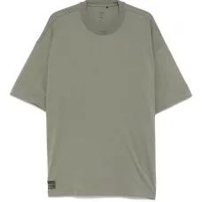 Футболка с вышитым логотипом