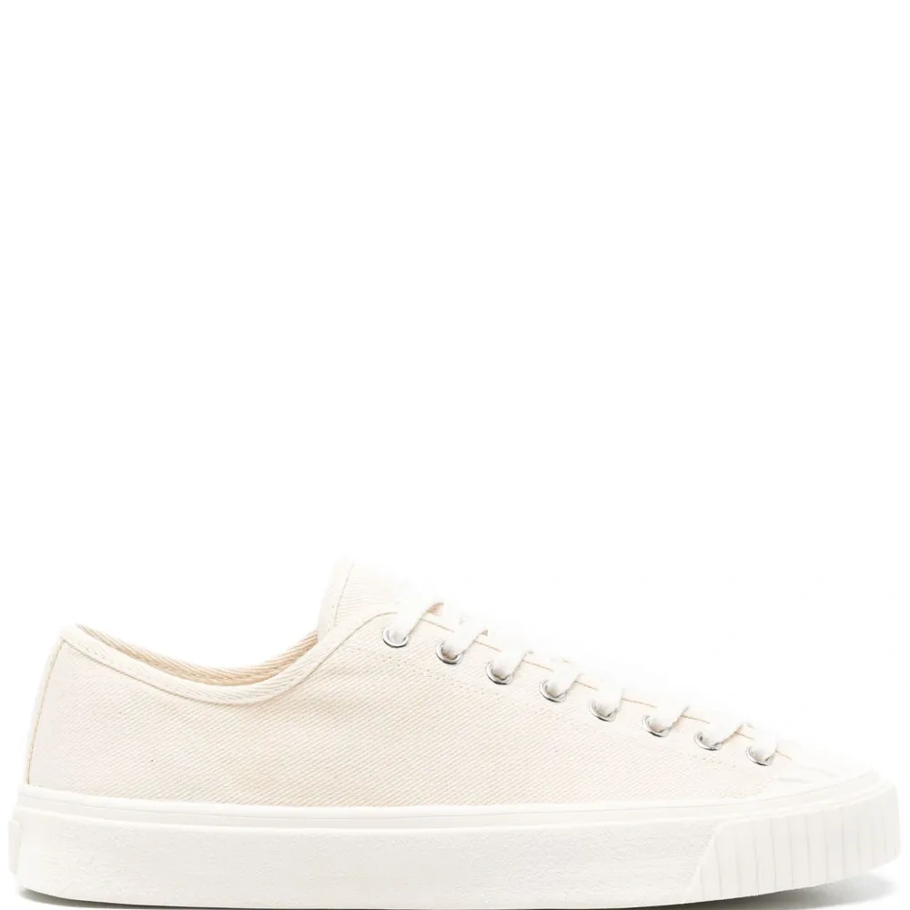 Кроссовки с вышитым логотипом