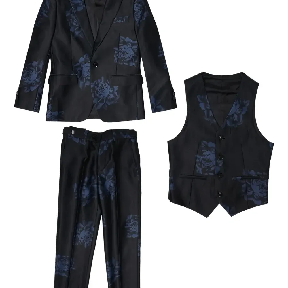 Костюм-тройка с цветочным принтом Костюм-тройка с цветочным принтом