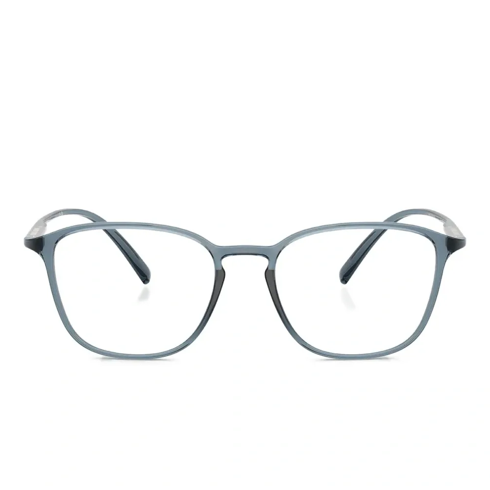 очки в прямоугольной оправе