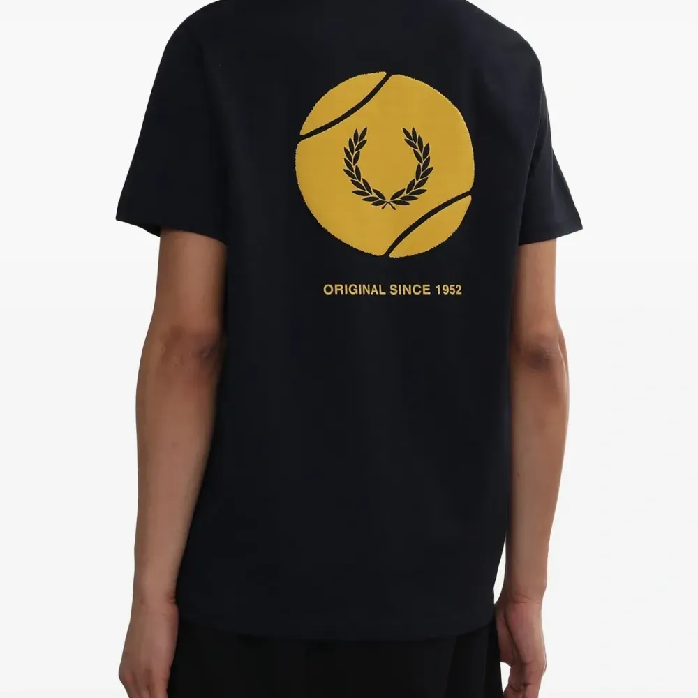 Футболка с круглым вырезом