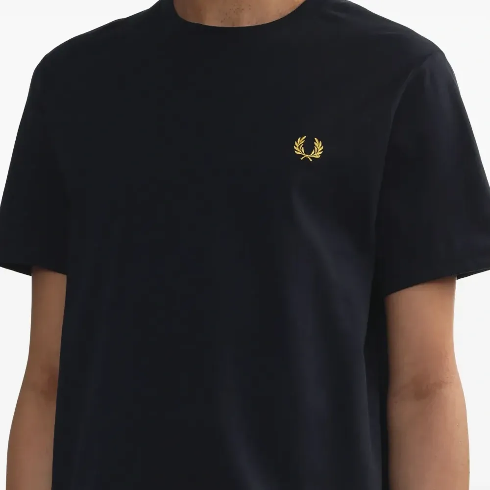 Футболка с круглым вырезом