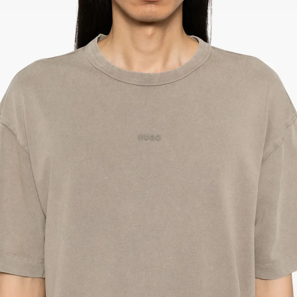 футболка с логотипом