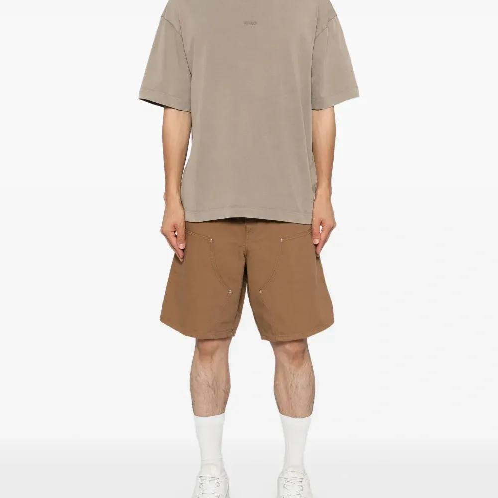 футболка с логотипом