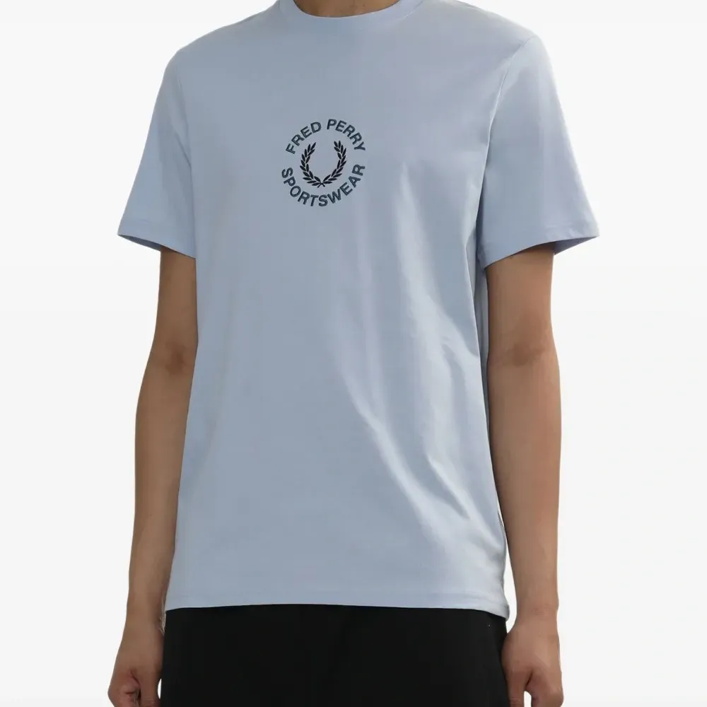 Футболка с круглым вырезом Футболка с круглым вырезом